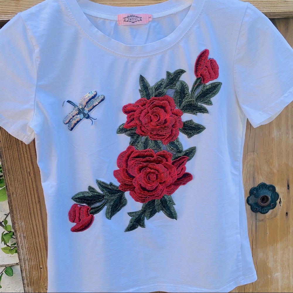Yativi Small EUC Roses Aplique White T-Shirt